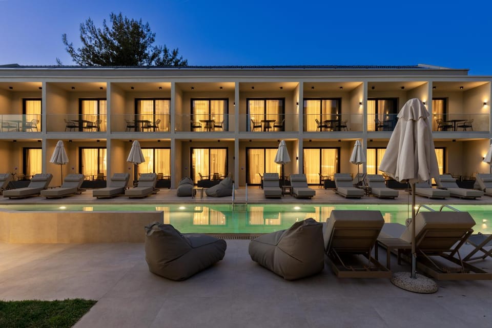 Property building, Patio, Swimming pool