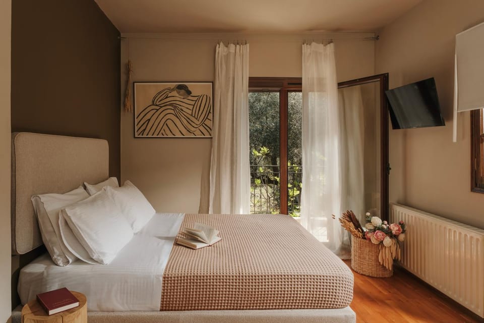 Bed, Photo of the whole room, Bedroom, Garden view