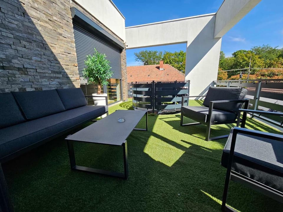 Balcony/Terrace, Garden view