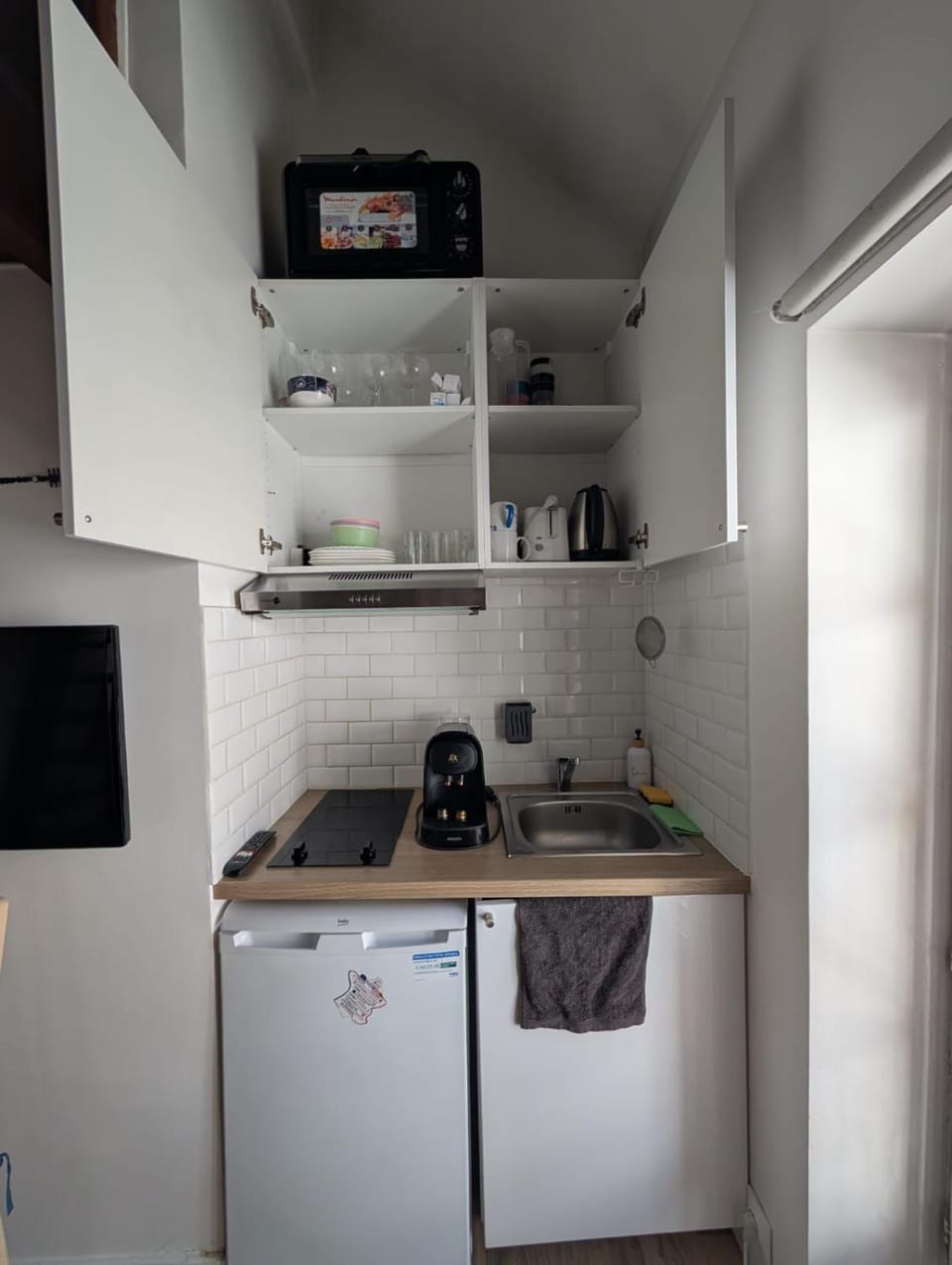 Kitchen or kitchenette, oven, stove