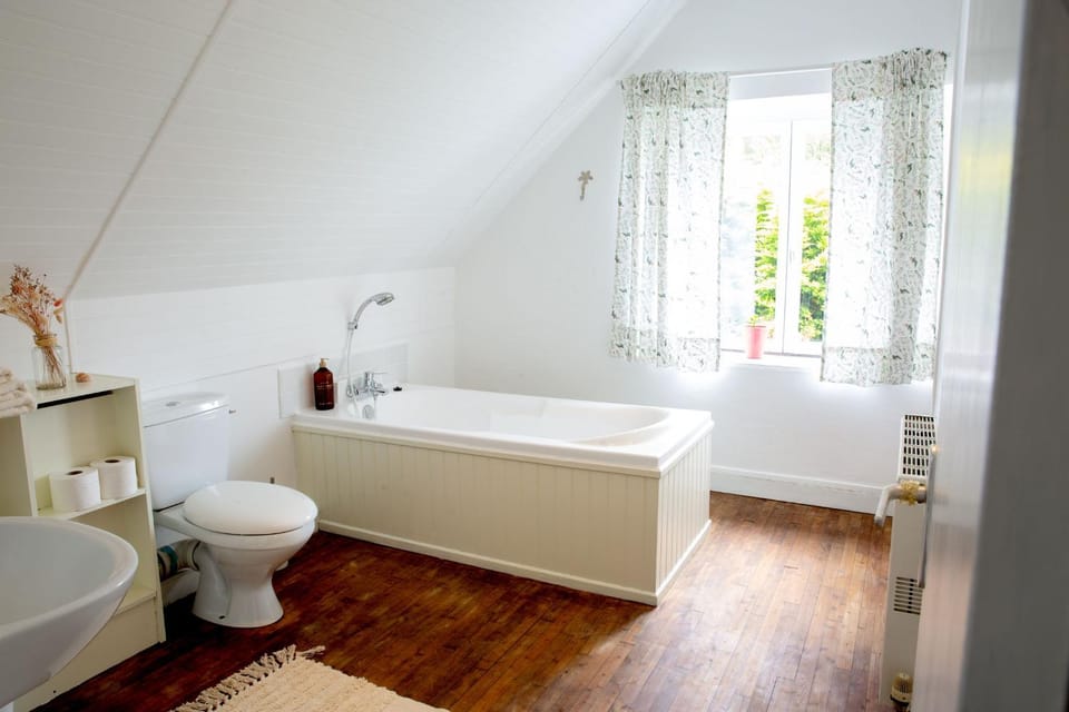 Bathroom, Bath, towels