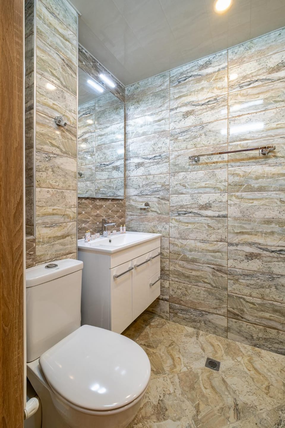 Shower, Toilet, Bathroom