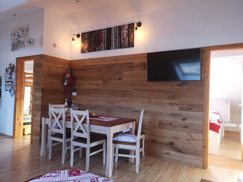 TV and multimedia, Living room, Dining area