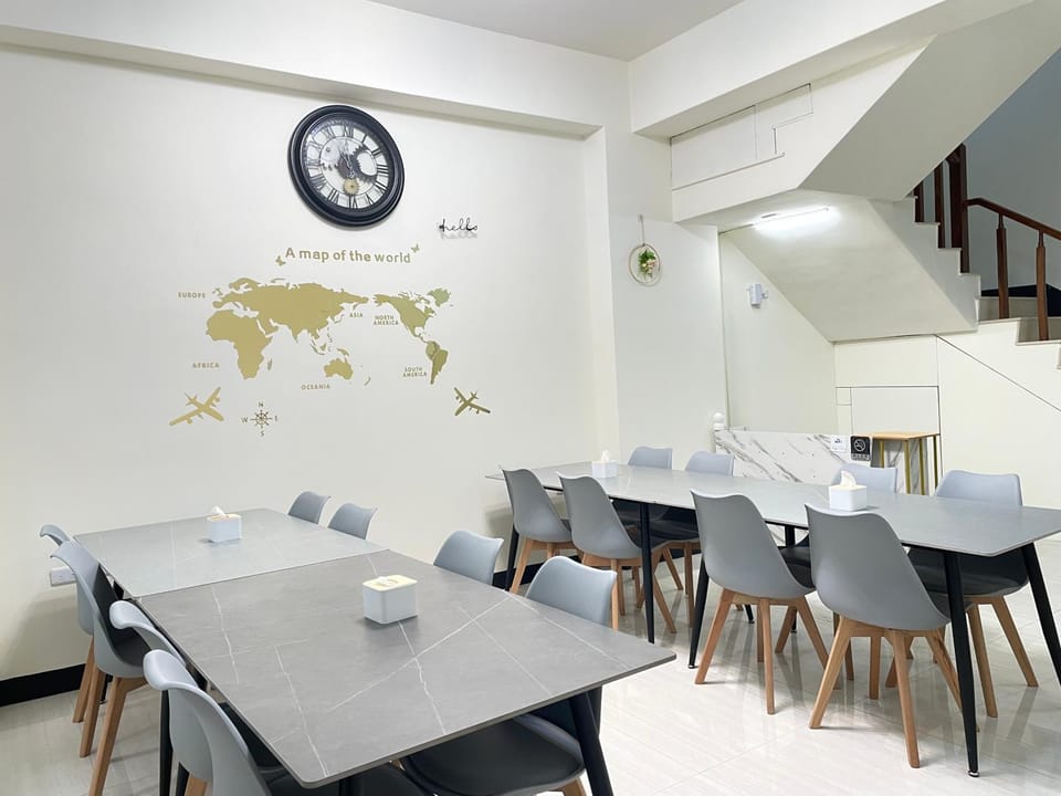 Communal lounge/ TV room, Living room, Seating area, Dining area
