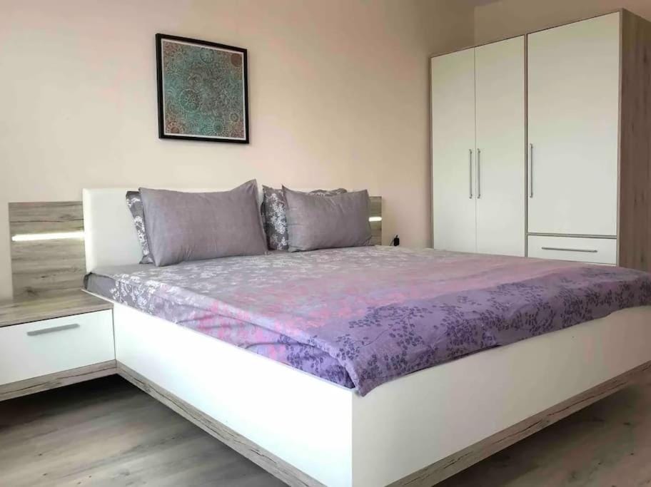HOT Cosy and Spacious Central Flat near Sea Garden Apartment in Burgas