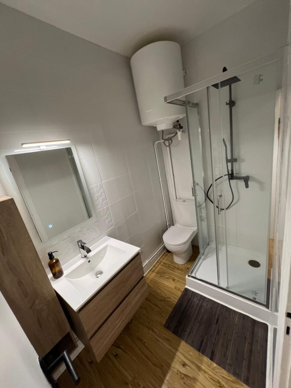 Shower, Toilet, towels