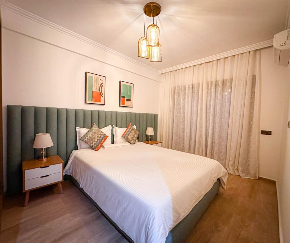 Photo of the whole room, Bedroom