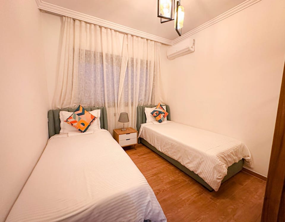 Photo of the whole room, Bedroom
