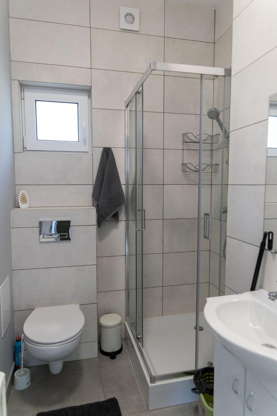 Shower, Toilet, towels