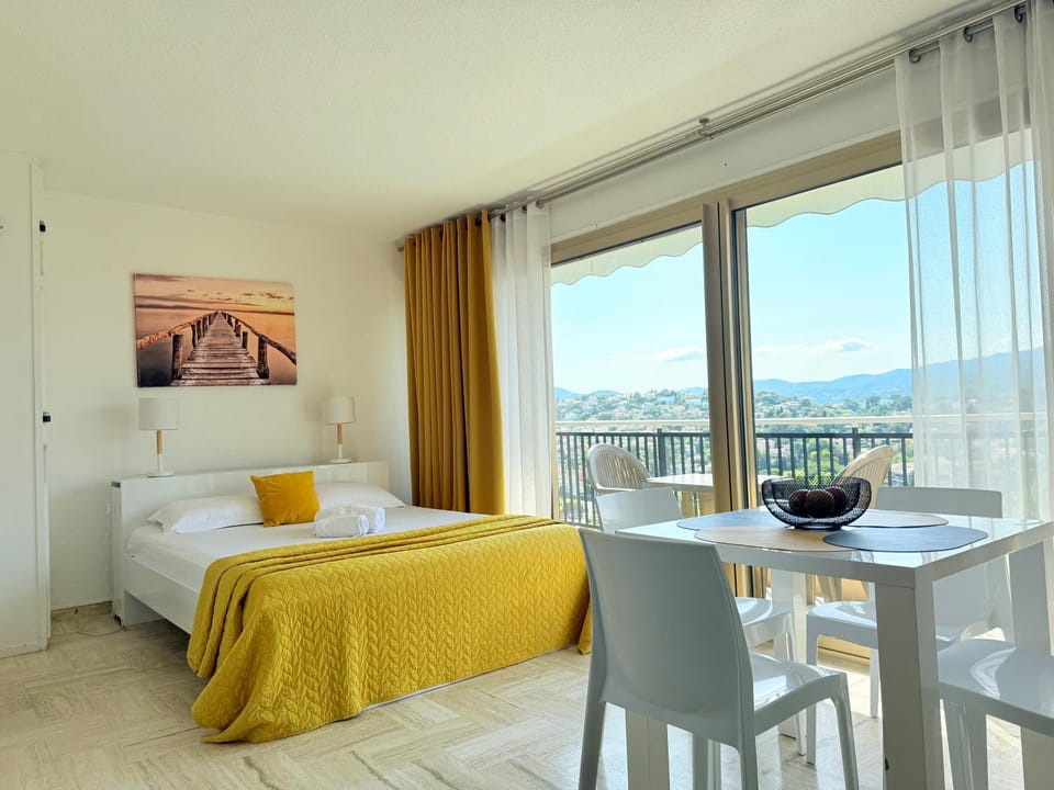 My Resid Appart Cannes Marina Montagne vue Apartment in Mandelieu-La Napoule