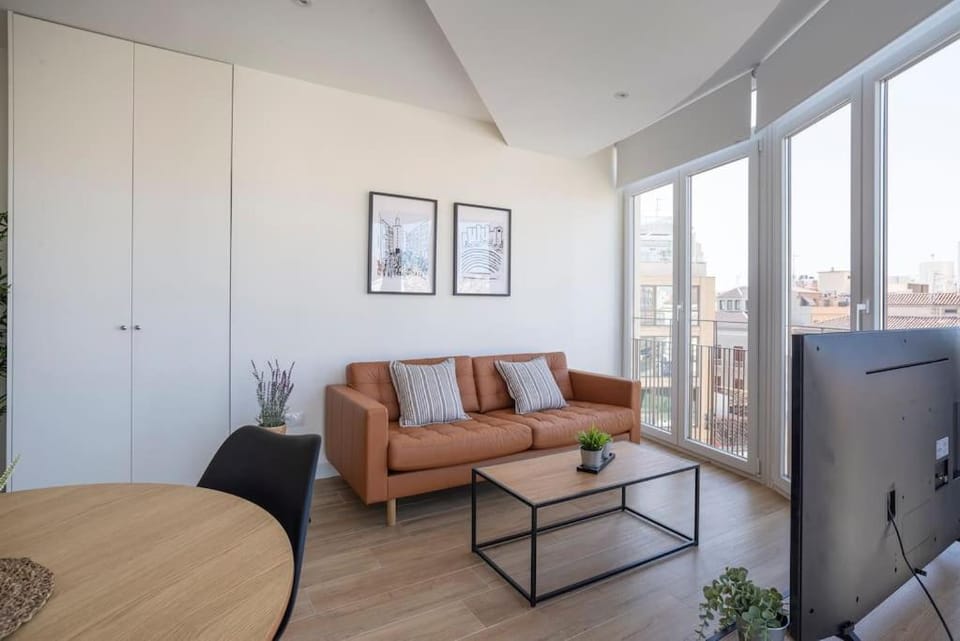 TV and multimedia, Living room, Seating area, Dining area, air conditioner