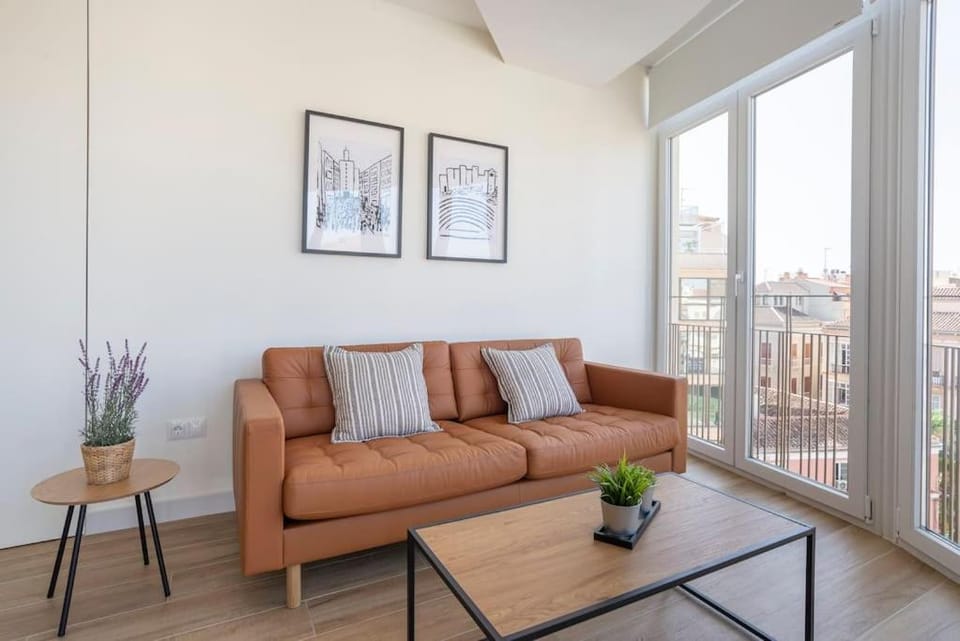 TV and multimedia, View (from property/room), Living room, Seating area, air conditioner
