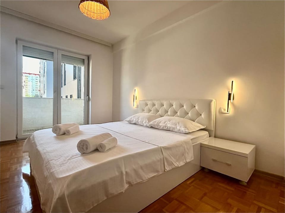 Elegant and Cozy Apartment in the City - B & C Street with Private Parking Apartment in Serbia