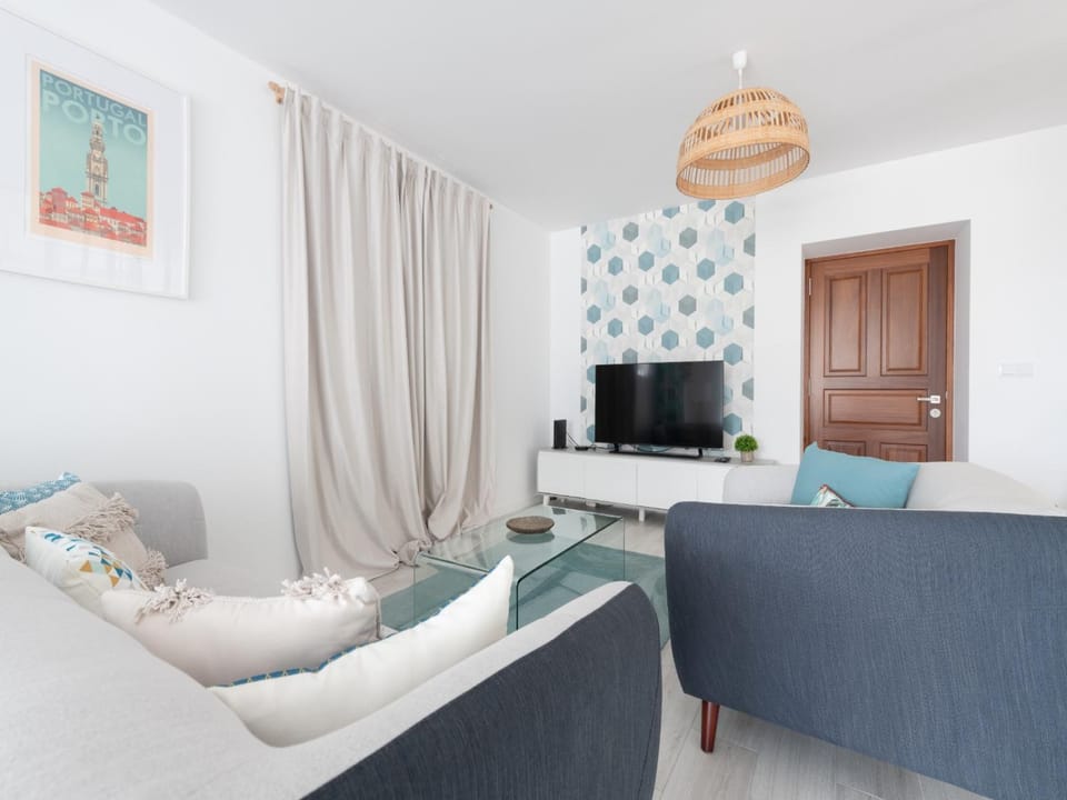 Communal lounge/ TV room, TV and multimedia, Living room, Seating area
