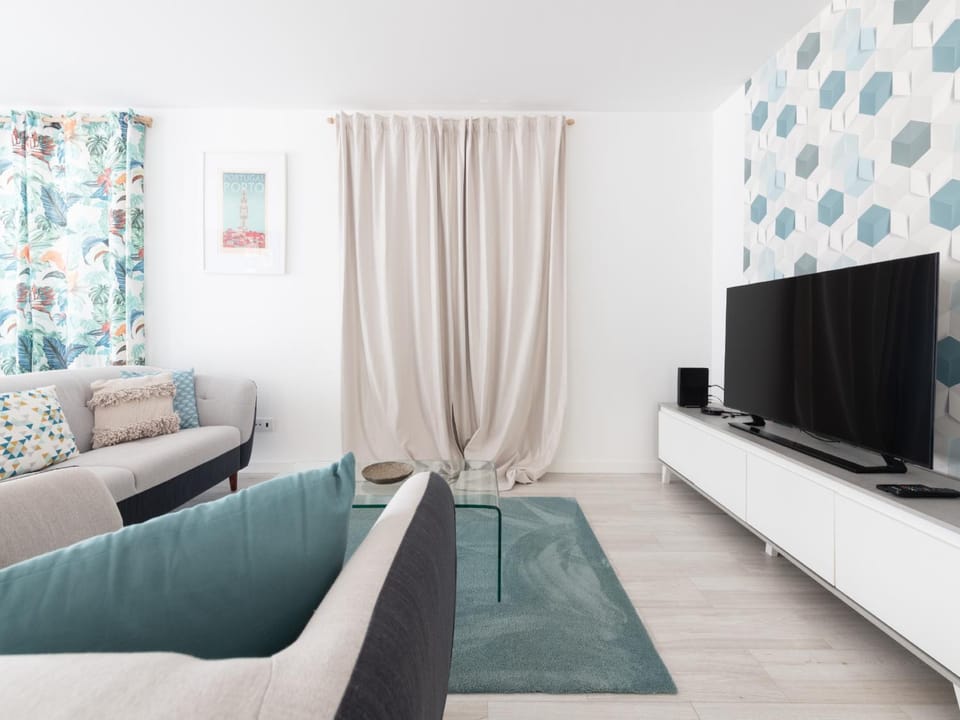 Communal lounge/ TV room, TV and multimedia, Living room, Seating area