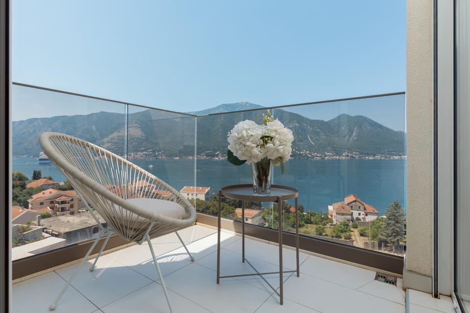 Seaside Retreat Apartment in Dobrota