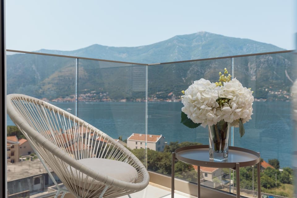 Seaside Retreat Apartment in Dobrota