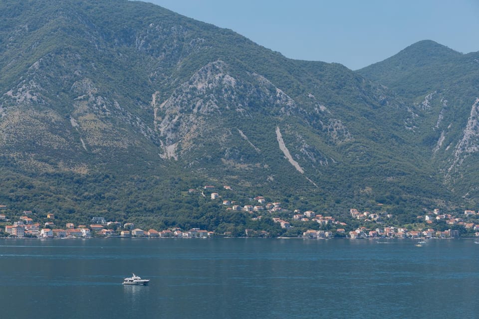 Seaside Retreat Apartment in Dobrota