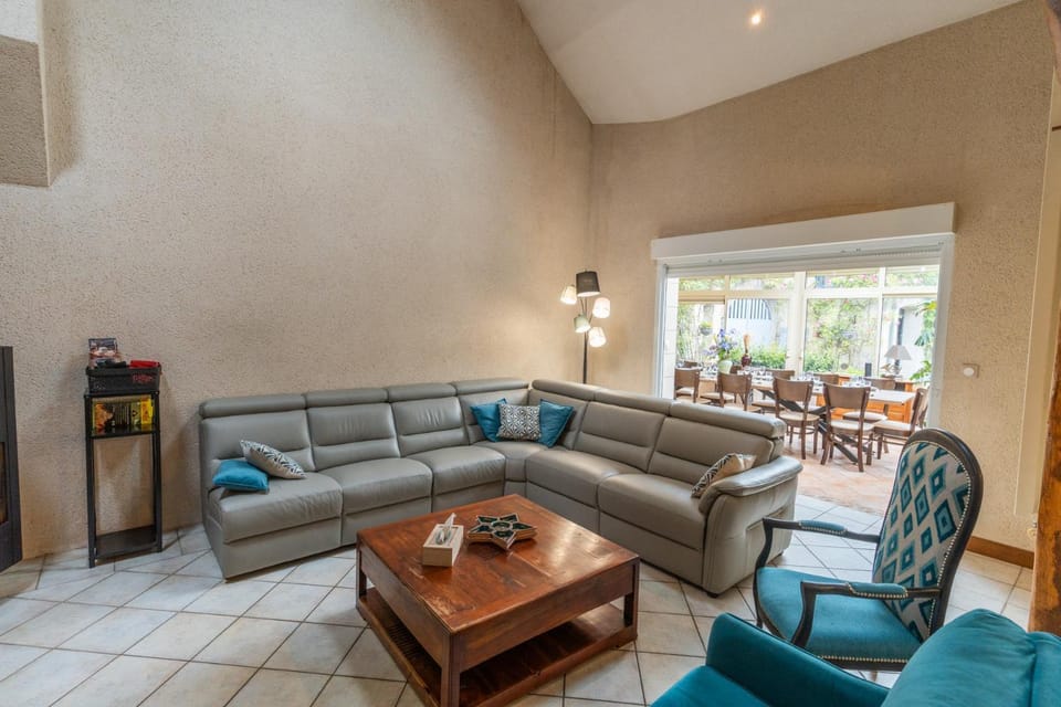 Living room, Seating area