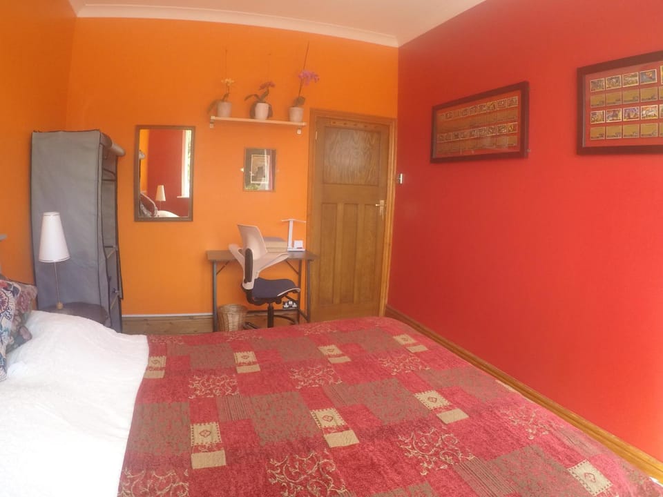 Carlton Mansions - The Red Room Apartment in Bristol