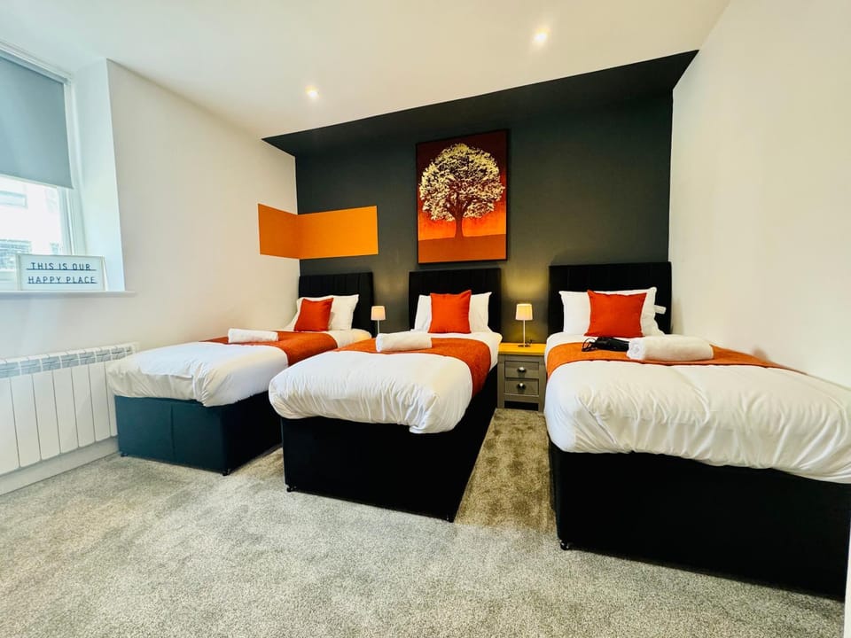Next To Brighton Beach 3 Bedroom & 2 Bathroom Flat Sleep 12 Guests Apartment in Brighton