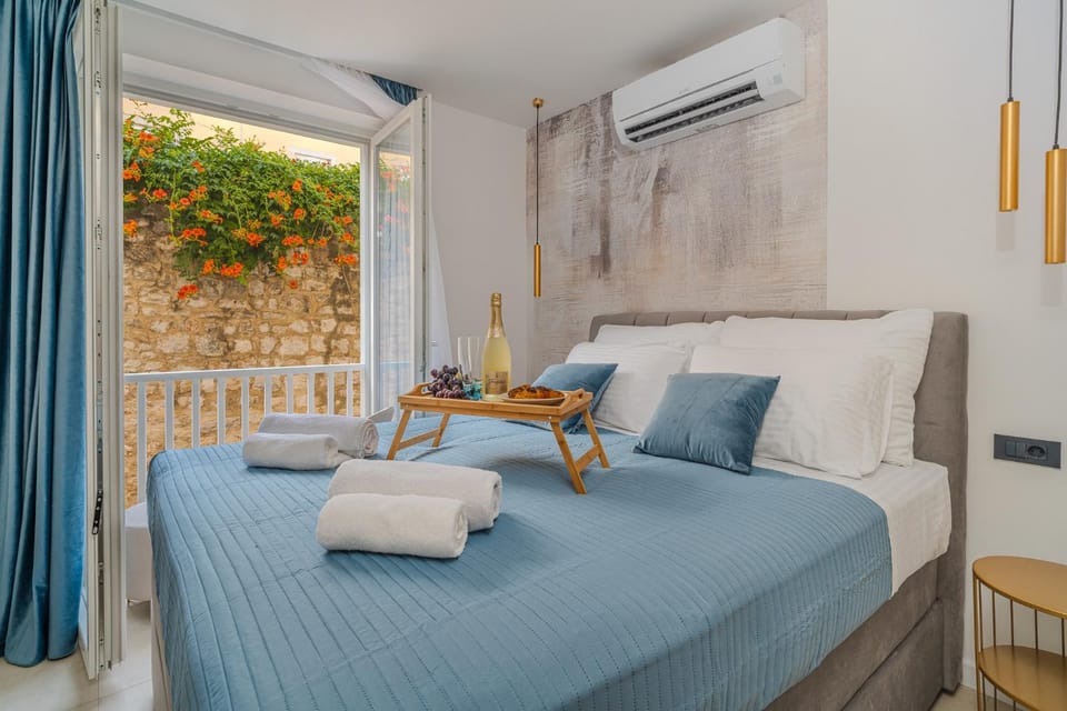 Bed, Bedroom, towels, air conditioner