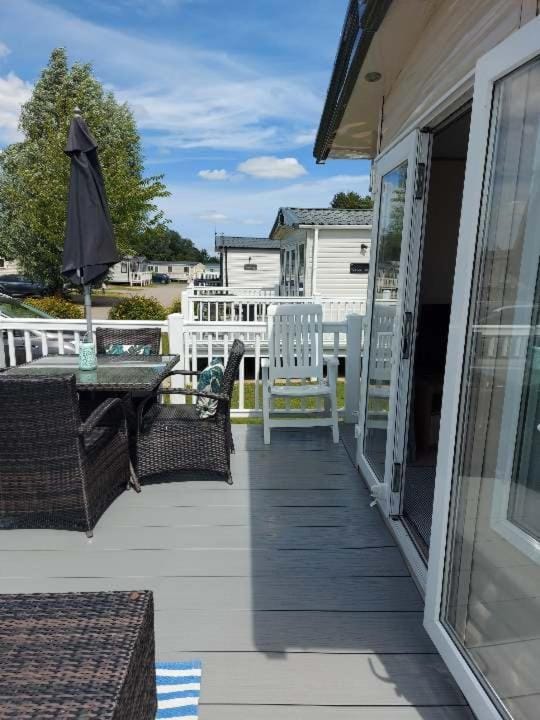 Property building, Patio, Balcony/Terrace, Dining area