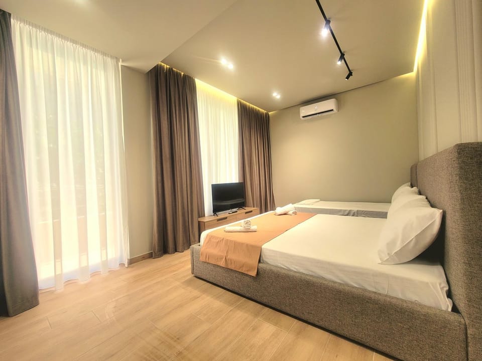 Bed, TV and multimedia, Photo of the whole room, Bedroom, air conditioner