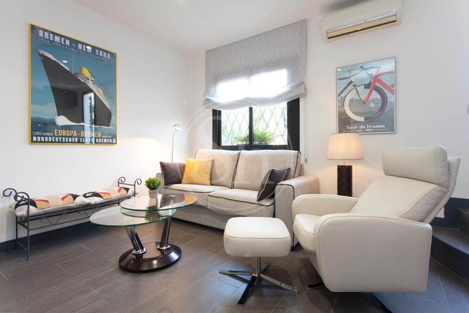 Living room, Seating area
