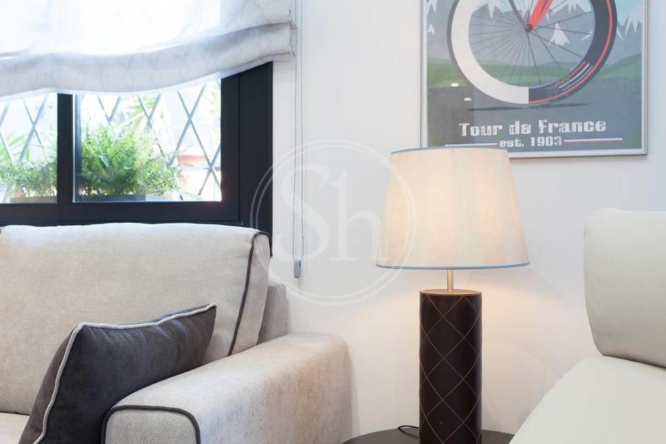 Living room, Photo of the whole room, Seating area