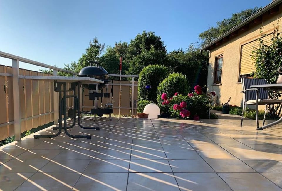 Property building, Garden, Balcony/Terrace