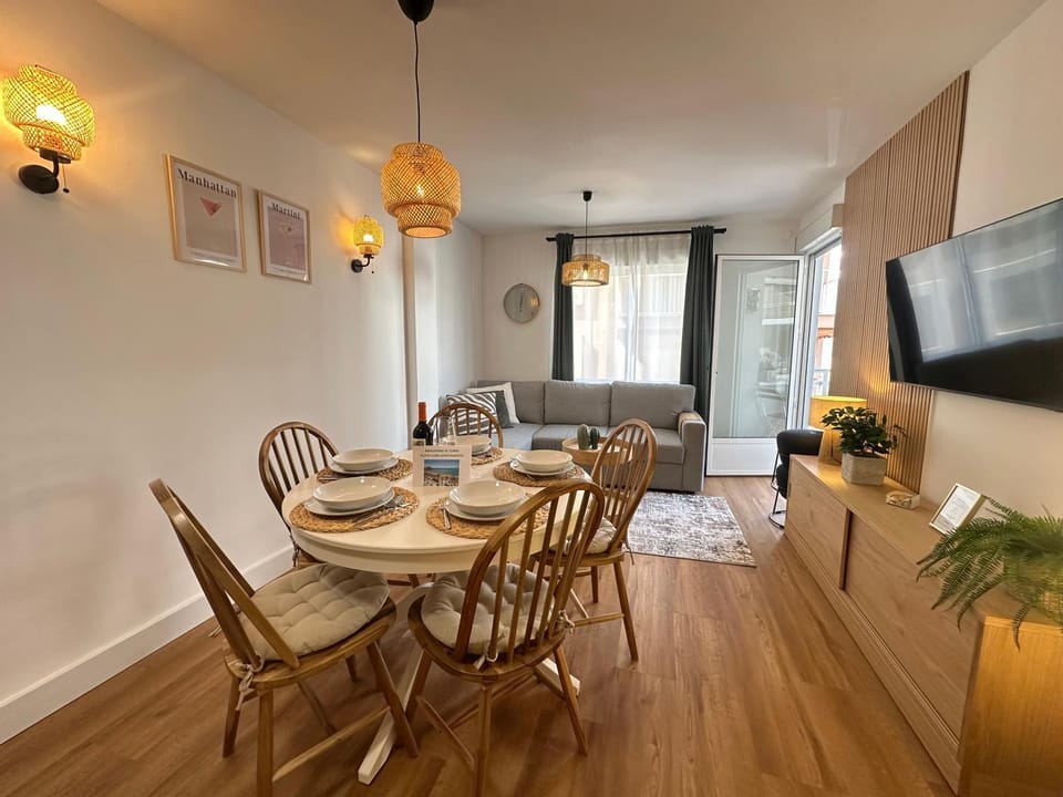 Living room, Dining area