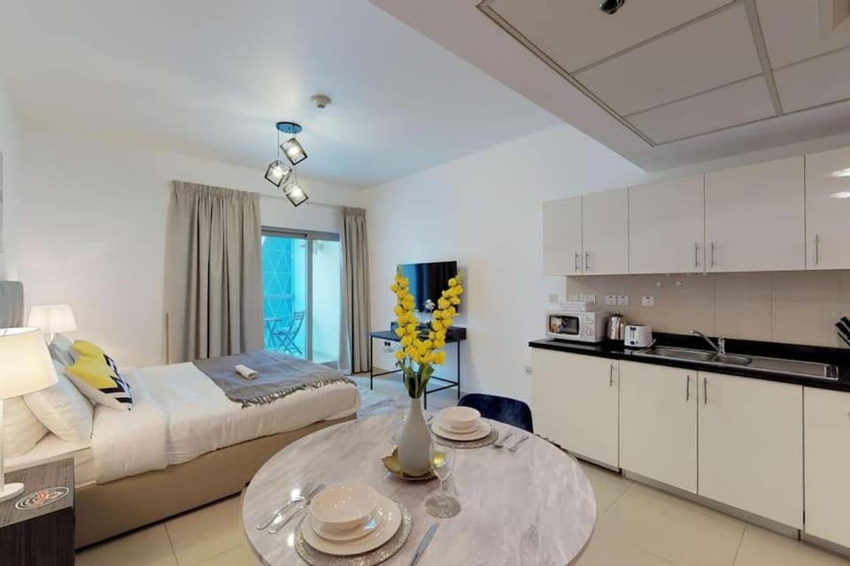 Bed, TV and multimedia, Kitchen or kitchenette, Photo of the whole room