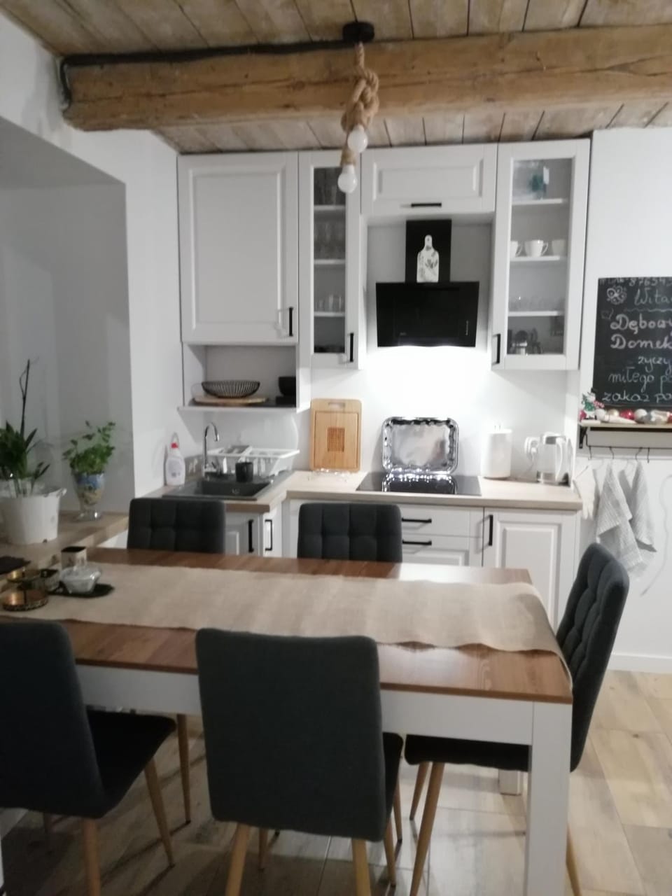 Kitchen or kitchenette, Kitchen or kitchenette