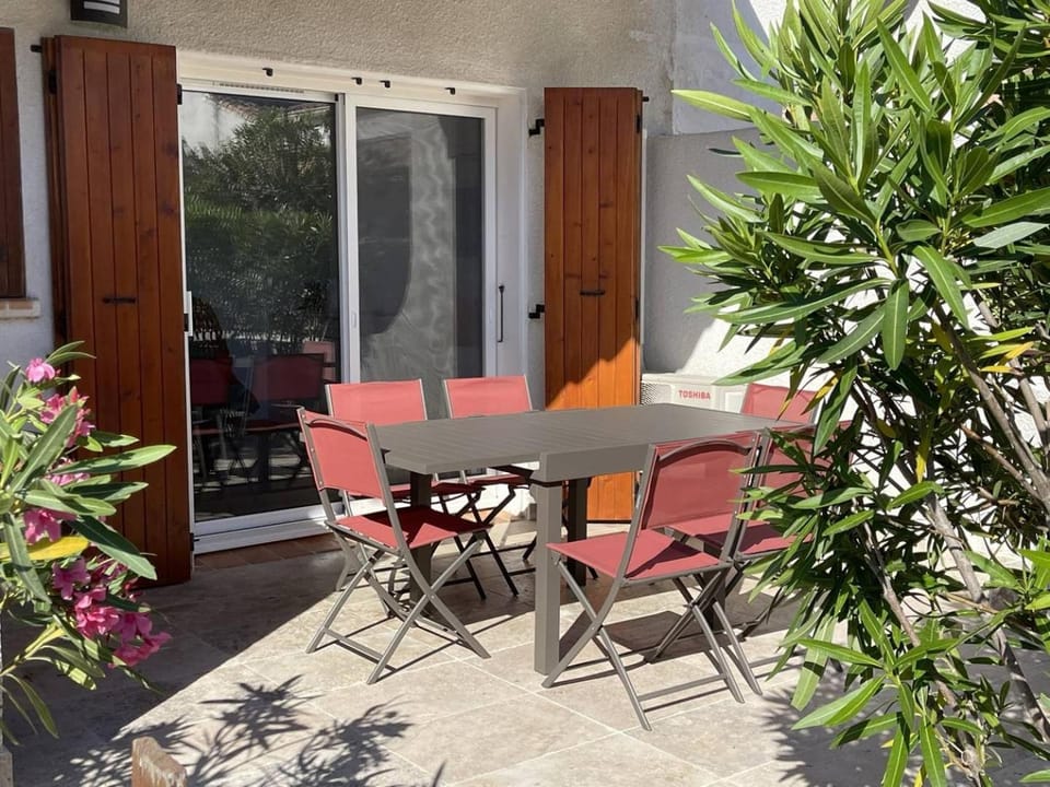 Appartement T2 - place de parking - piscine collective - climatisation réversible Apartment in Saintes-Maries-de-la-Mer