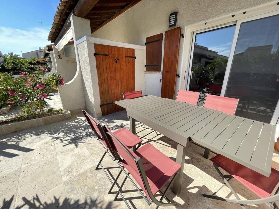 Appartement T2 - place de parking - piscine collective - climatisation réversible Apartment in Saintes-Maries-de-la-Mer