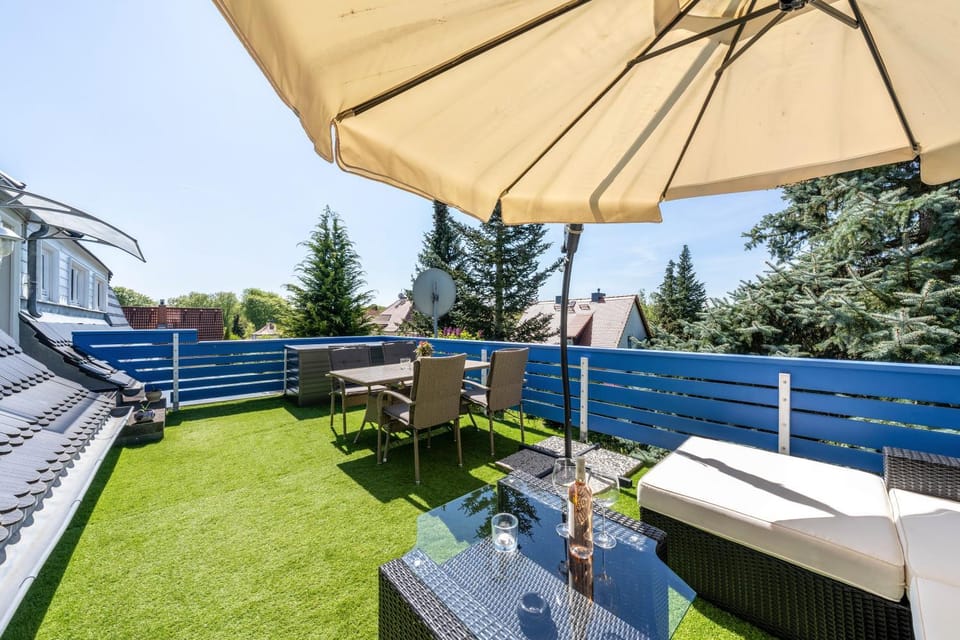 Property building, Balcony/Terrace, Living room