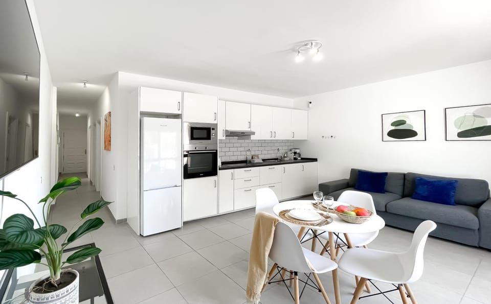Kitchen or kitchenette, Living room, Dining area, oven, stove