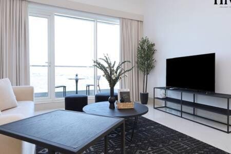 Gorgeous 2 Bed Apt in Al Warqa Apartment in Dubai