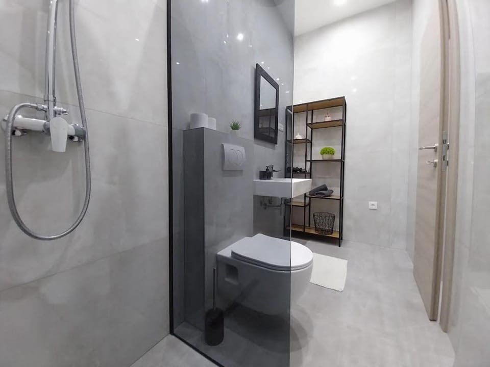 Shower, Toilet, Bathroom