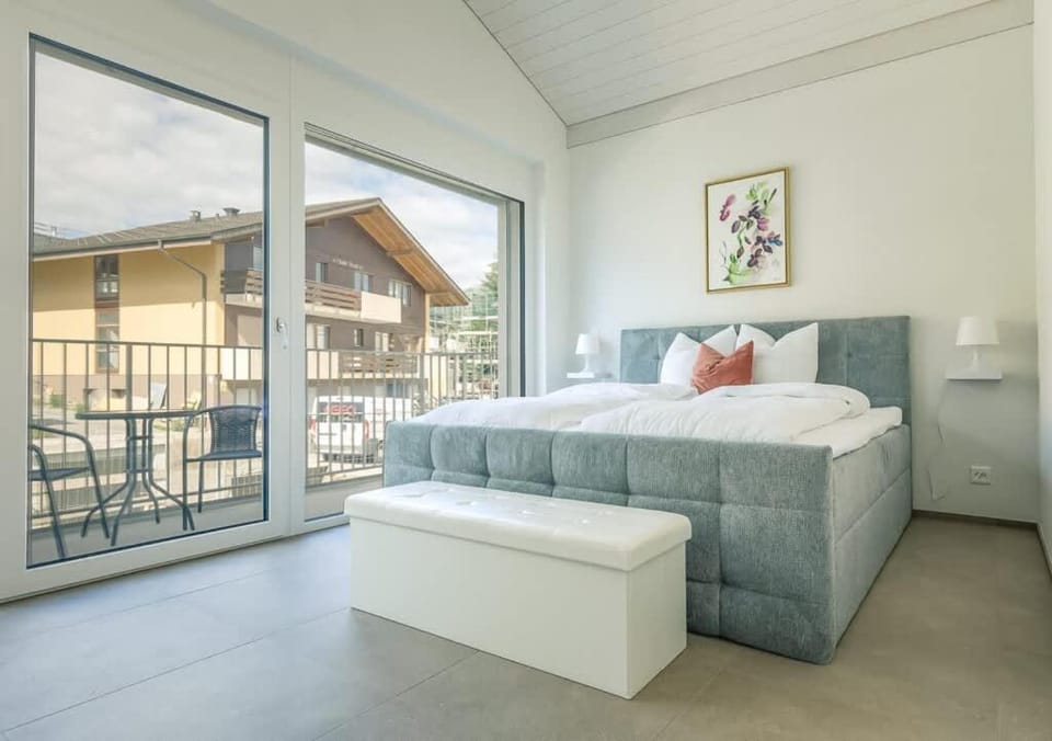 Bed, View (from property/room), Balcony/Terrace, Seating area, Bedroom