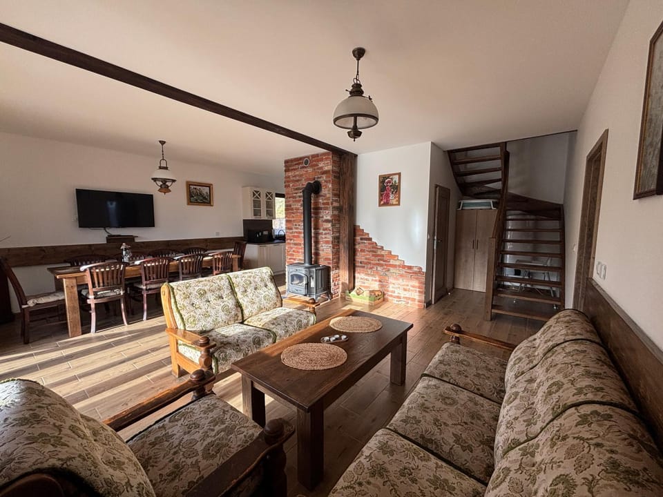 Communal lounge/ TV room, TV and multimedia, Living room, Seating area, Dining area, Evening entertainment