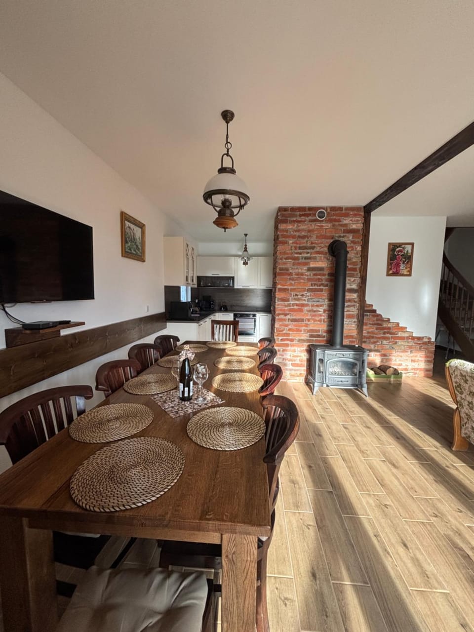 Communal lounge/ TV room, TV and multimedia, Kitchen or kitchenette, Living room, Seating area, Dining area, Evening entertainment