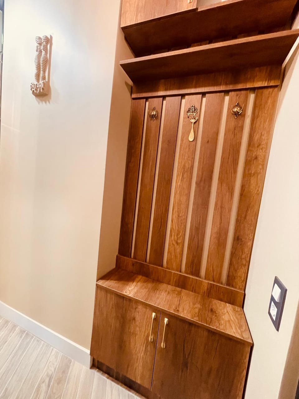 Facade/entrance, wardrobe