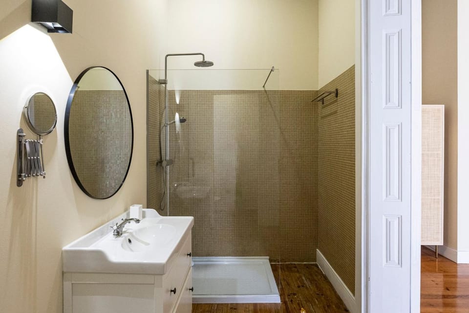 Guesthouse Bonjardim by LovelyStay Apartment in Porto