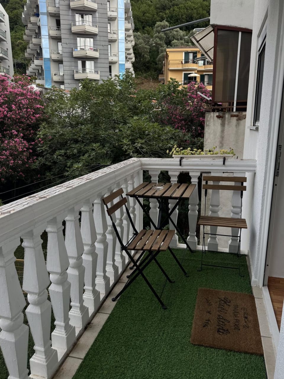 Facade/entrance, Day, Balcony/Terrace, Dining area, Garden view