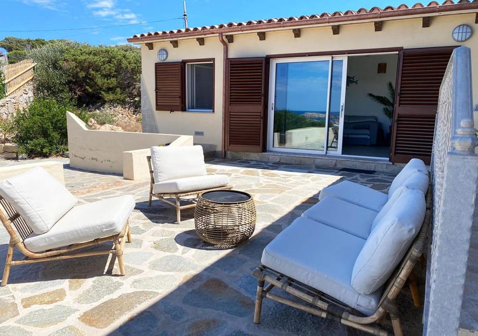 Property building, Patio, View (from property/room), Balcony/Terrace, Living room, sunbed