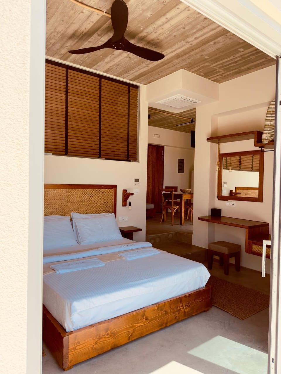 Bed, Living room, Photo of the whole room, Bedroom