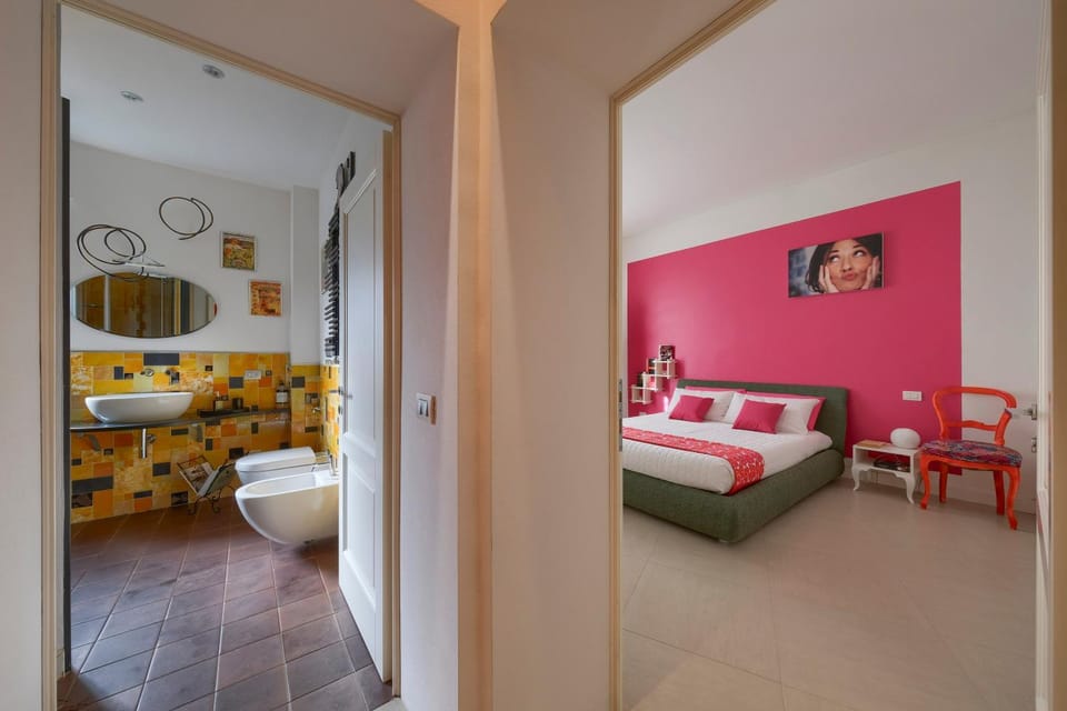 Toilet, Bed, Bathroom, Bedroom, towels