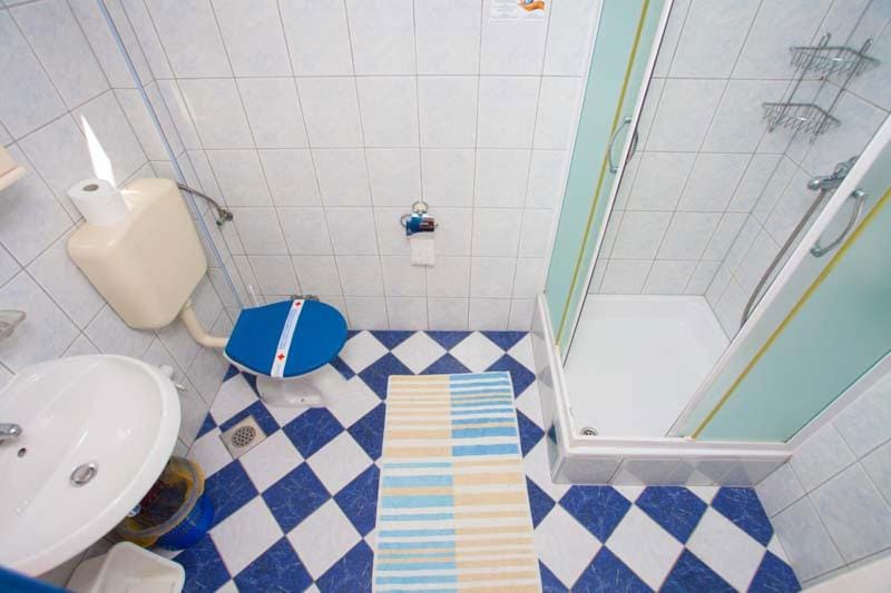 Shower, Toilet, Bathroom, Bath, towels